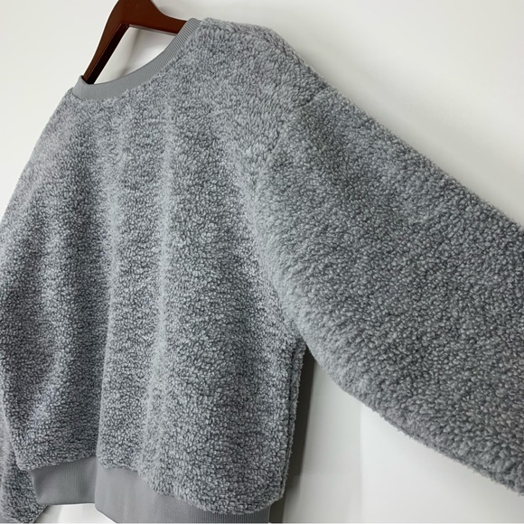LEVI'S Gray Bucle Teddy Crew Neck Sweatshirt With Contrast Hem Size Small - Picture 9 of 16